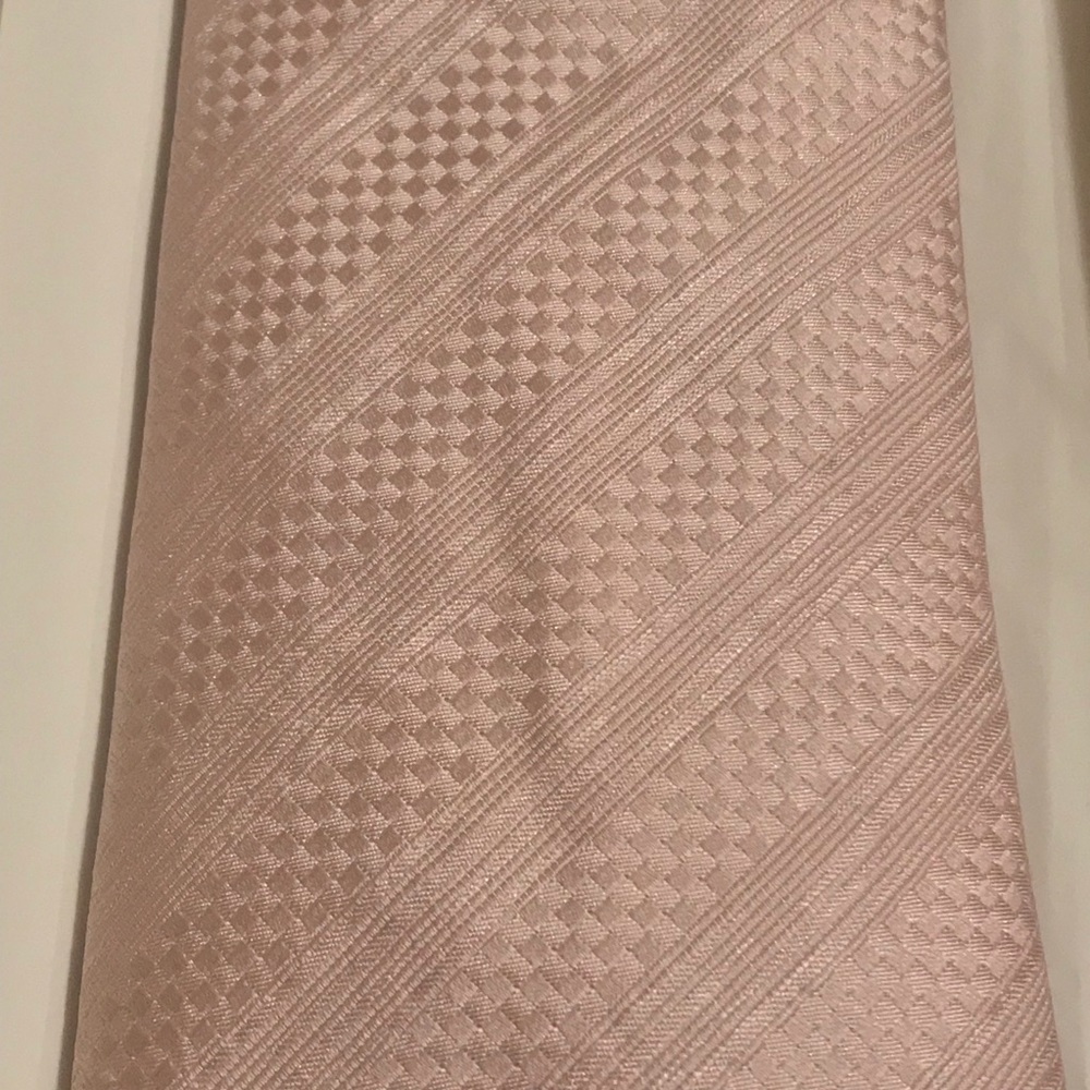 Louis Vuitton LV Luxury Mens Pink Silk Necktie Tie - Picture 3 of 6